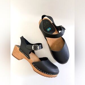 Mia Sophia Black Leather Wood Mary Jane Low Clogs